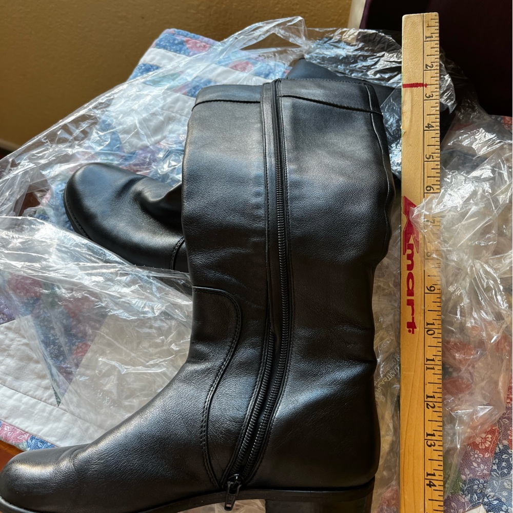 Stuart Weitzman Classic Black Leather Heeled Boots